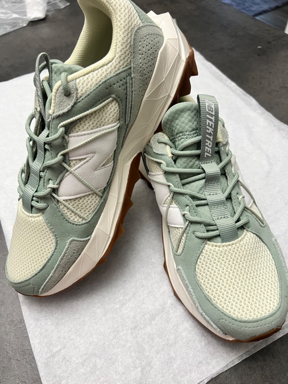 New Balance Women's Dynasoft Tektrel V1 Shoes, Mosaic Green/Mineral White, 9.5